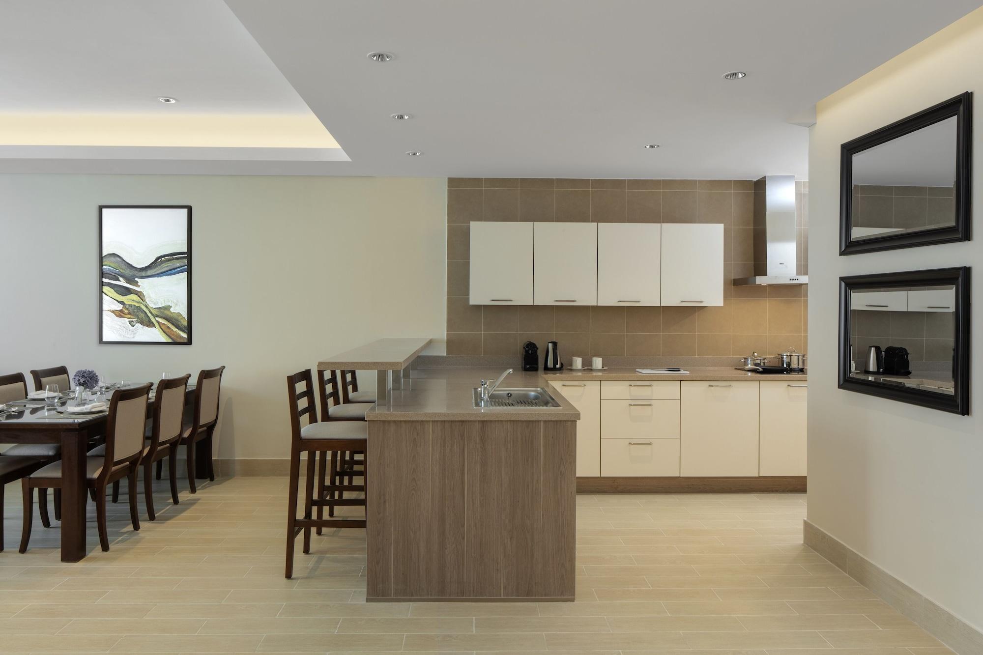 Dusit Doha Hotel Εξωτερικό φωτογραφία A kitchen in a typical apartment