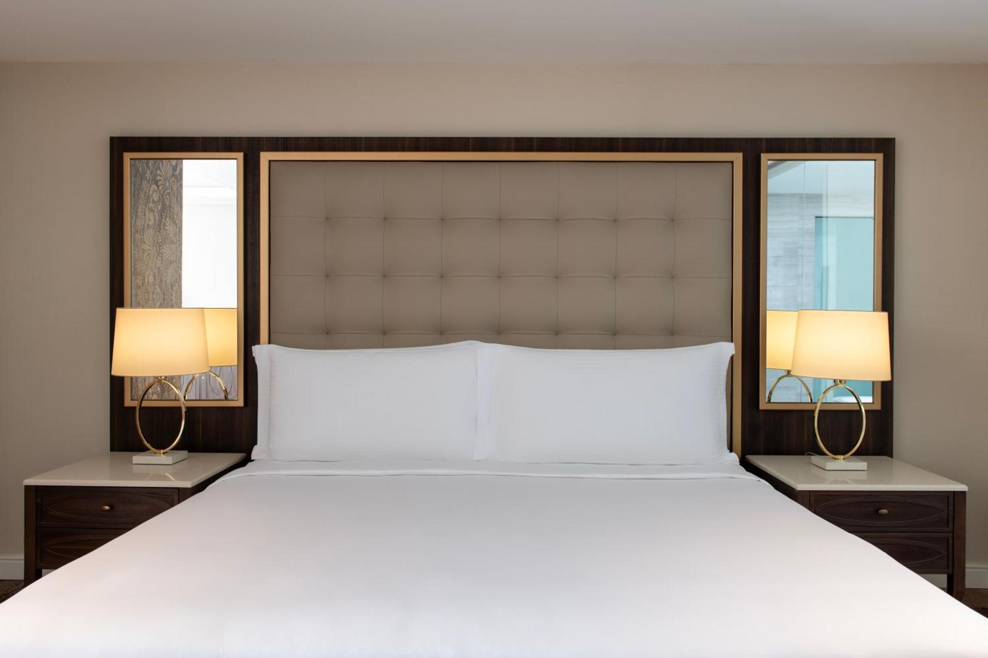 Dusit Doha Hotel Εξωτερικό φωτογραφία A bedroom at the Conrad Dubai