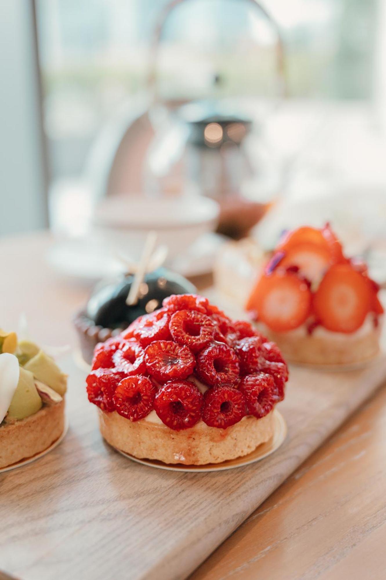 Dusit Doha Hotel Εξωτερικό φωτογραφία Strawberry tart