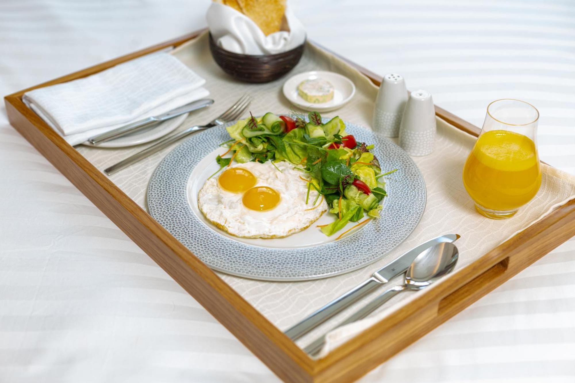 Dusit Doha Hotel Εξωτερικό φωτογραφία Room service