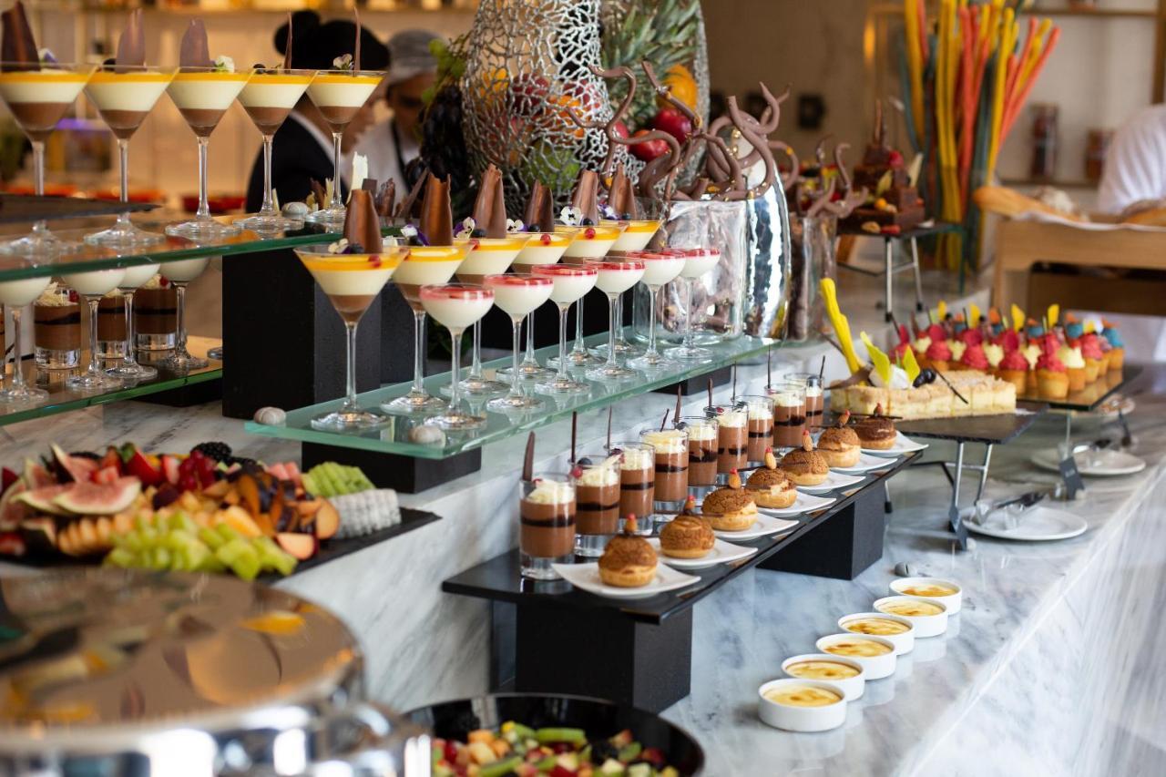 Dusit Doha Hotel Εξωτερικό φωτογραφία A dessert buffet